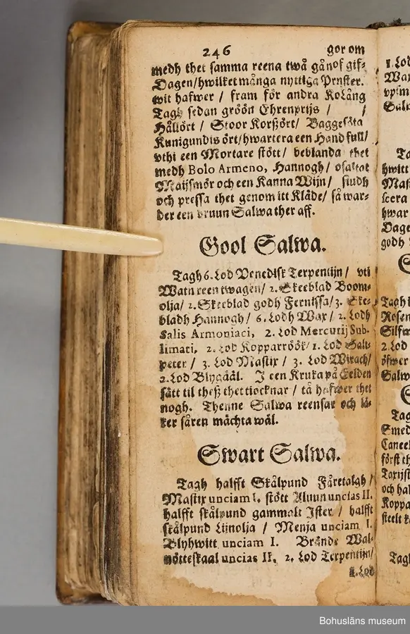 Originalupplaga tryckt i Stockholm 1647 hos Heinrich Keyser.
12:o., duodecimoformat,  (8), 258, (8) sidor. Nött helskinnsband. Oläslig namnteckning på pärmsidans insida tillsammans med täta anteckningar och årtalen 1659. Inlagan hårt skuren. Originalupplagans utvikbara plascher saknas.

Sammanbunden med Mårten Behms ( även Martin Böhme) (1559-1636) bok "Een ny och ganska nyttigh Läkiarebook om Häste Läkedomar" som är den andra på svenska tryckta boken om hästvård- och skötsel, utgiven 1648 i Stockholm hos samma tryckare. Behms bok ligger först i inbindningen.