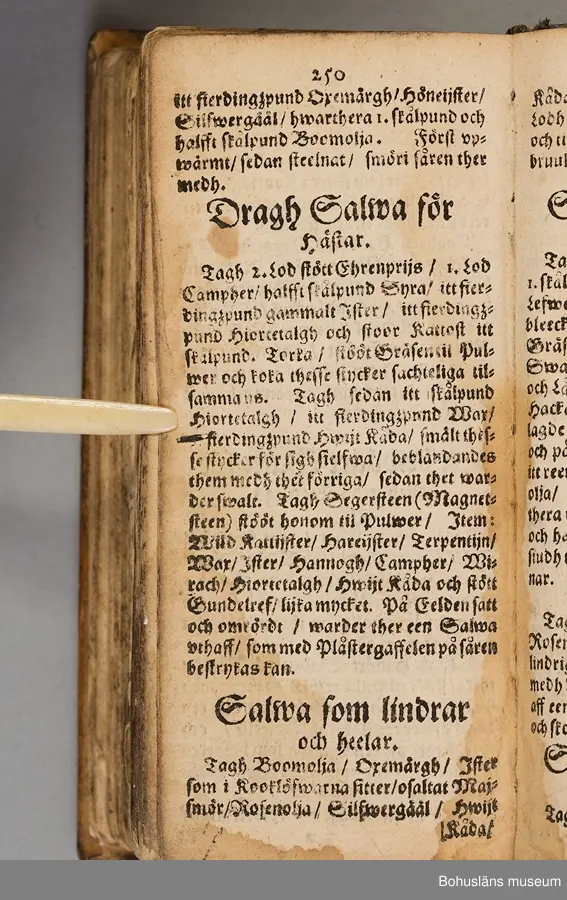Originalupplaga tryckt i Stockholm 1647 hos Heinrich Keyser.
12:o., duodecimoformat,  (8), 258, (8) sidor. Nött helskinnsband. Oläslig namnteckning på pärmsidans insida tillsammans med täta anteckningar och årtalen 1659. Inlagan hårt skuren. Originalupplagans utvikbara plascher saknas.

Sammanbunden med Mårten Behms ( även Martin Böhme) (1559-1636) bok "Een ny och ganska nyttigh Läkiarebook om Häste Läkedomar" som är den andra på svenska tryckta boken om hästvård- och skötsel, utgiven 1648 i Stockholm hos samma tryckare. Behms bok ligger först i inbindningen.