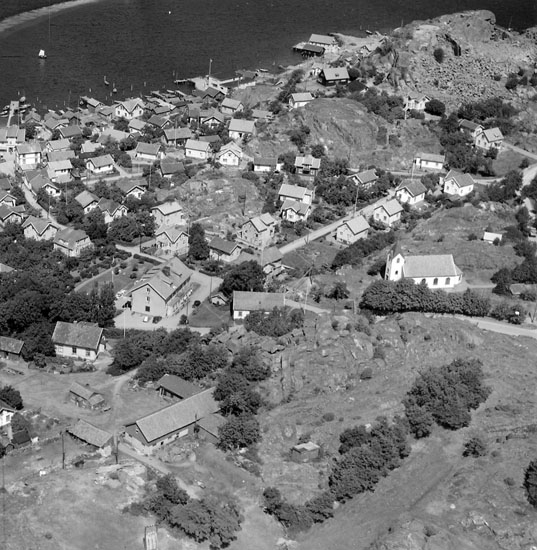 Enligt AB Flygtrafik Bengtsfors: "Bovallstrand Bohuslän".











