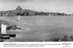 Sverigebilder Svenska Turistföreningen. Bohuslän 16.
Foto: M. S. Glas.
Marstrand. På sin karga klippö i havsbandet ligger den lilla staden Marstrand, under medeltiden en blomstrande handelsstad, nu en av västkustens förnämsta badorter.