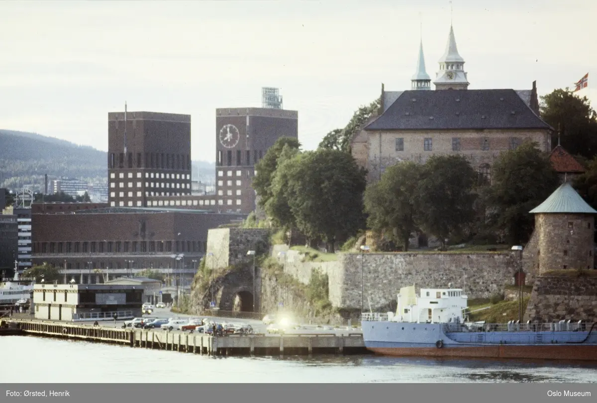 Rådhuset, Akershus festning, havn, skip