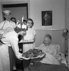 Uddevalla stads lucia lussar på äldreboende