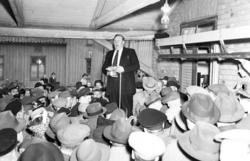 Enligt notering: "Auktion Polisen Hittegods April".