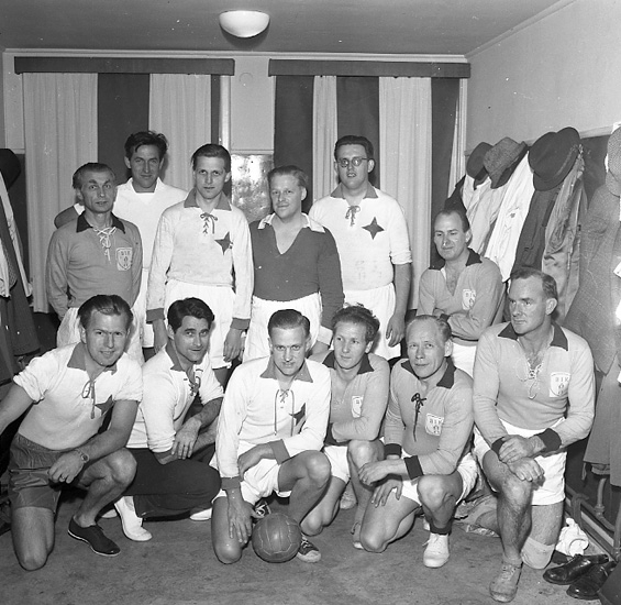 Enligt notering: "Handboll Pressen- Lärarna 26-10-56".