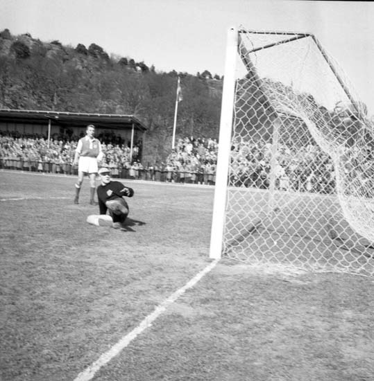 Enligt notering: "Fotboll Oddevold - Jönköping d 1/5 -58".