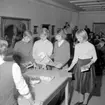 Skolklass från Bokenäset vid prisutdelning på Uddevalla Museum 1958