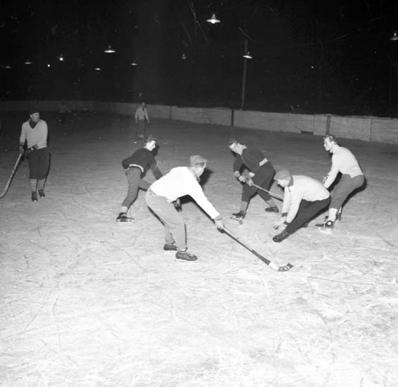 Enligt notering: "Ishockey d 28/1 -59".