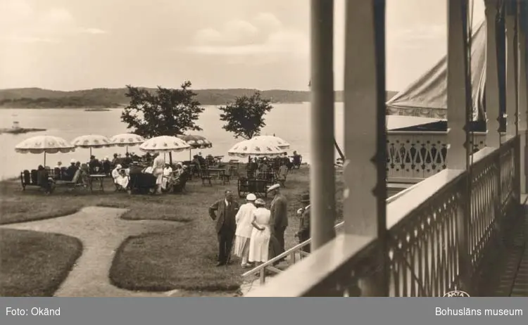 Tryckt text på kortet: "Strömstad. Restaurant Laholmen."
"Foto & Ensamrätt: A/B Almqvist & Cöster, Hälsingborg."
"Förlag: Nilssons Eftr. Musik & Pappershandel, Fotomagasin, Strömstad."