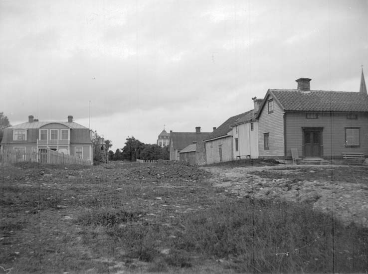 Enligt text som medföljde bilden: "Borgholm." Korsningen Kvarngatan - Hantverkargatan.