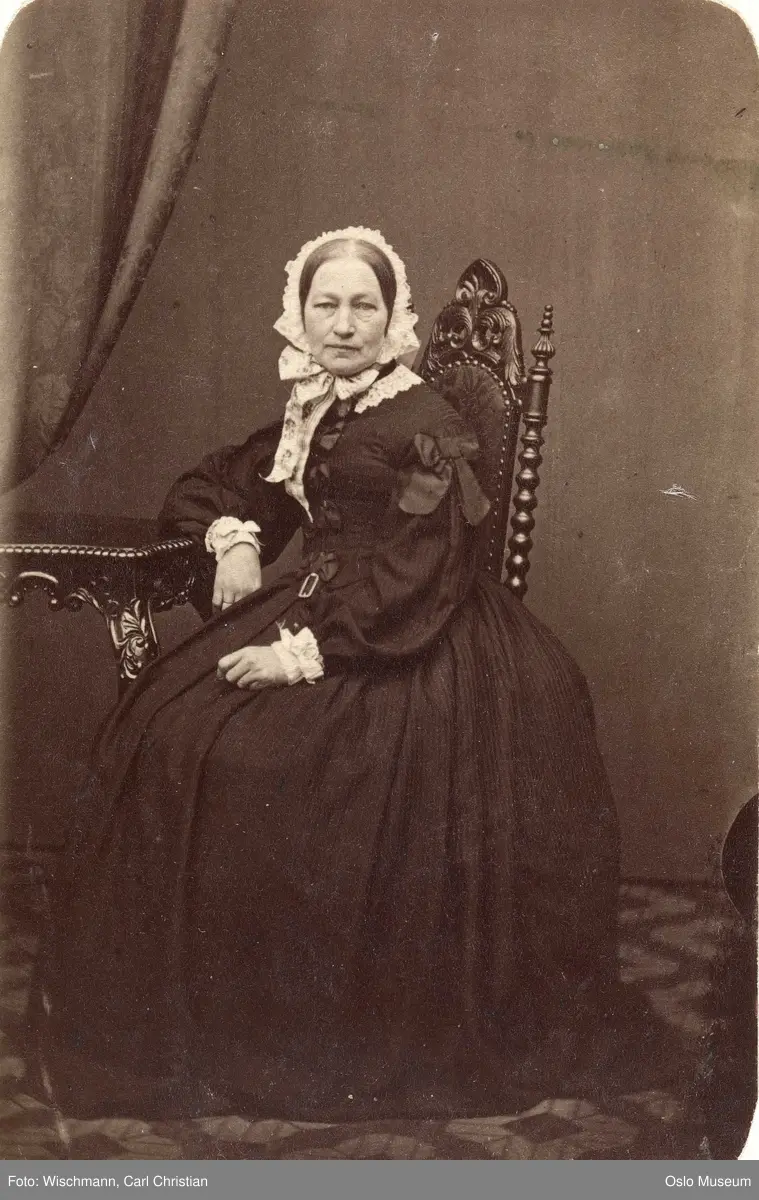 portrett, kvinne, sittende helfigur