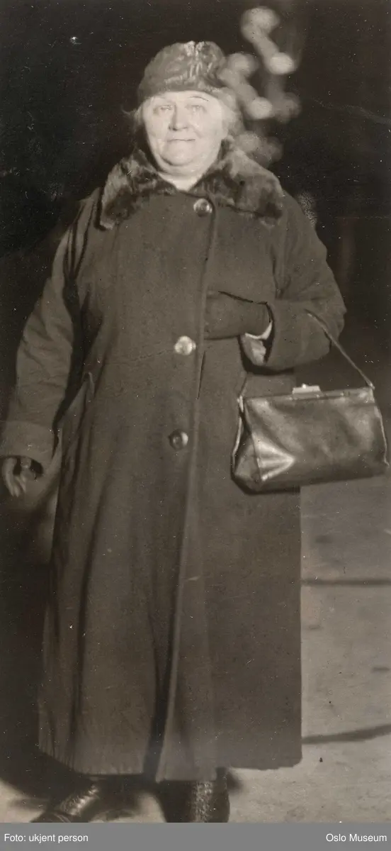 portrett, kvinne, fabrikkinspektrise, stående helfigur