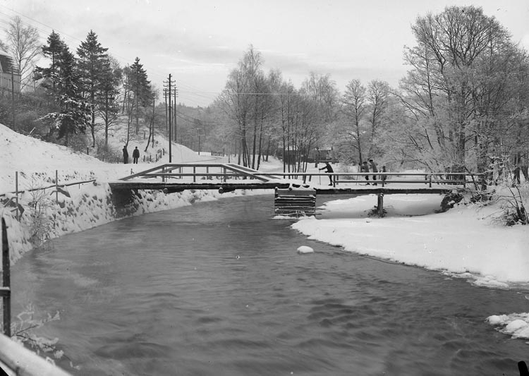 Enligt fotografens noteringar: "Bro i Munkedal Samhälle."