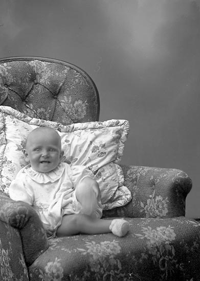 Enligt fotografens journal nr 7 1944-1950: "Lindqvist, Margareta Hövik Höviksnäs".