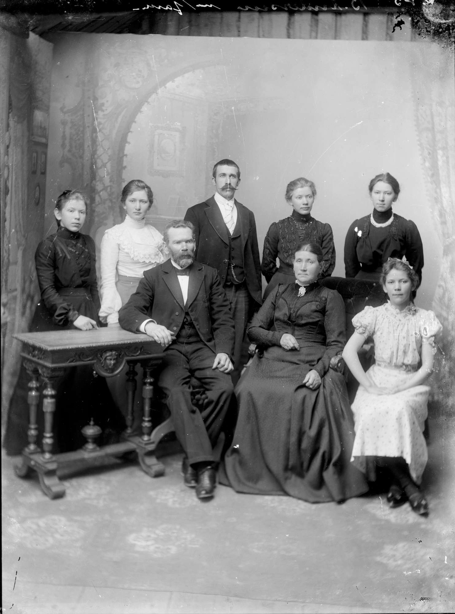 Familiene Anders Slettebø og Bertinius Andersen Egebakken