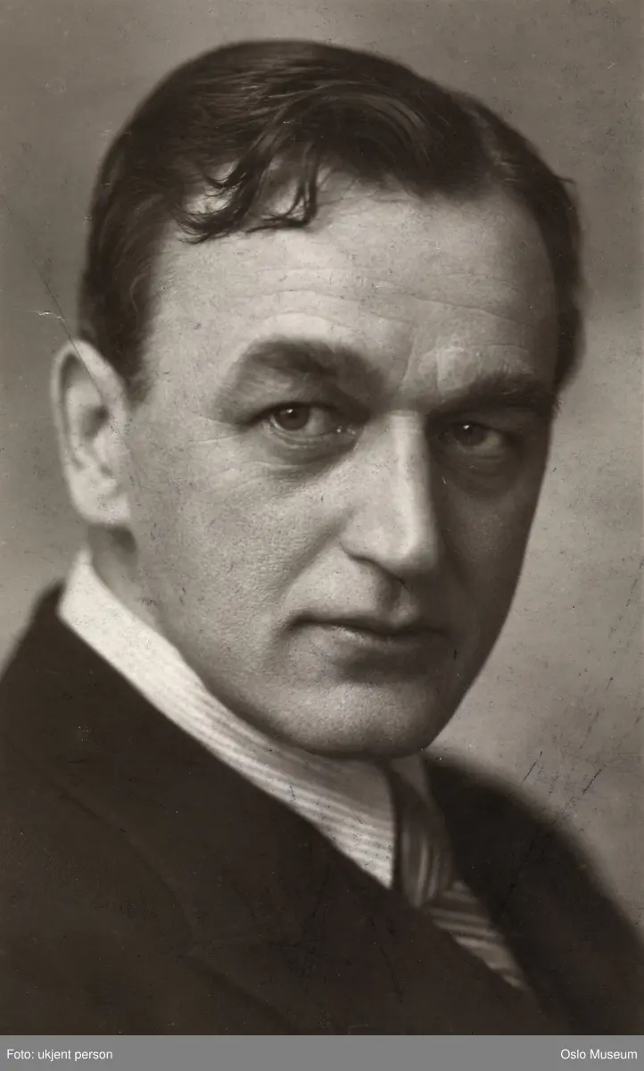 portrett, mann, revyforfatter, visedikter, skuespiller, brystbilde
