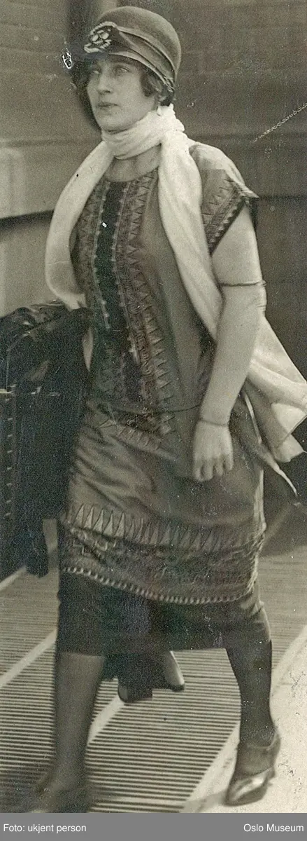 portrett, kvinne, skuespiller, gående helfigur