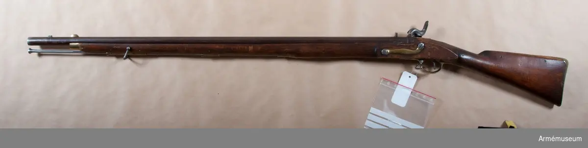 Med slaglås, förändringsmodell 1851 från engelska flintlåsgevär m/1762 för Gotlands nationalbeväring.