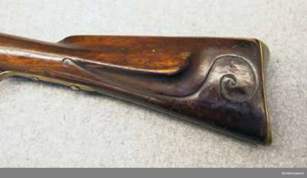 Flintlåset ändrat till slaglås. Låset tillverkat i Norrtälje.