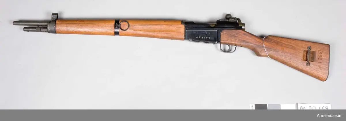 MAS Modèle 36, även känt som Fusil à répétition 7 mm 5 M. 36.

Grupp E II

Samhörande nr AM.32169-71