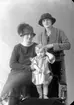 Enligt fotografens journal nr 5 1923-1929: 