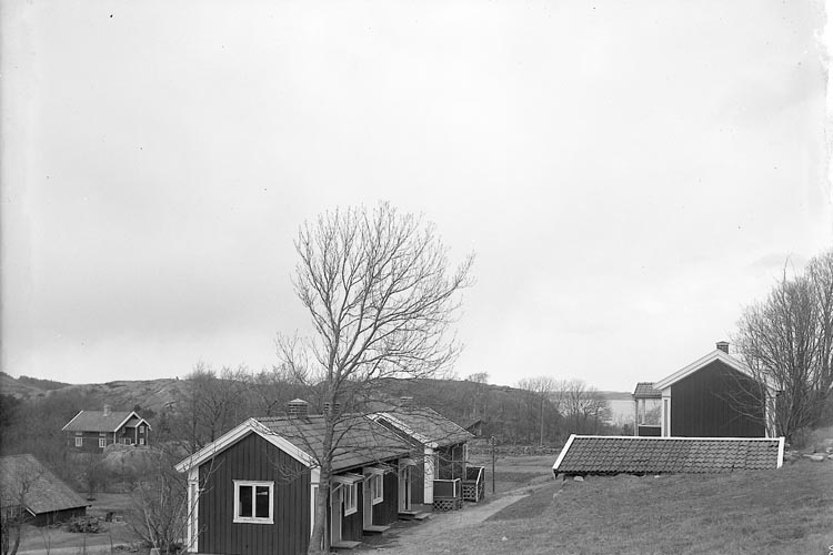 Enligt fotografens journal nr 6 1930-1943: "Svenska Kullagerfab. Semesterhem Brattön. Ett nybygge".