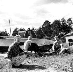 " Tävlingsbåt av ny typ skall sjösättas i Sundsandvik."
" Ca