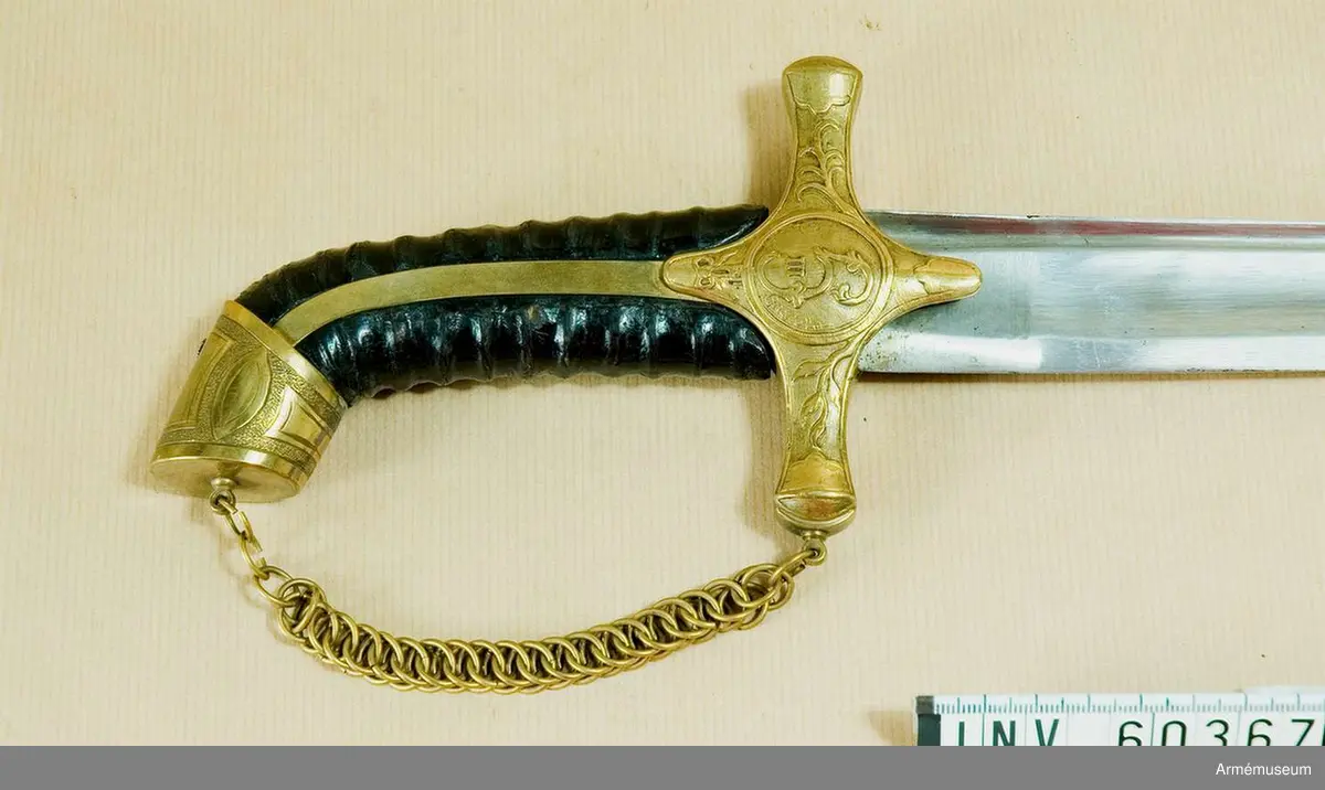 GIII namnchiffer å parerstången, samt ..19 aug 1772.