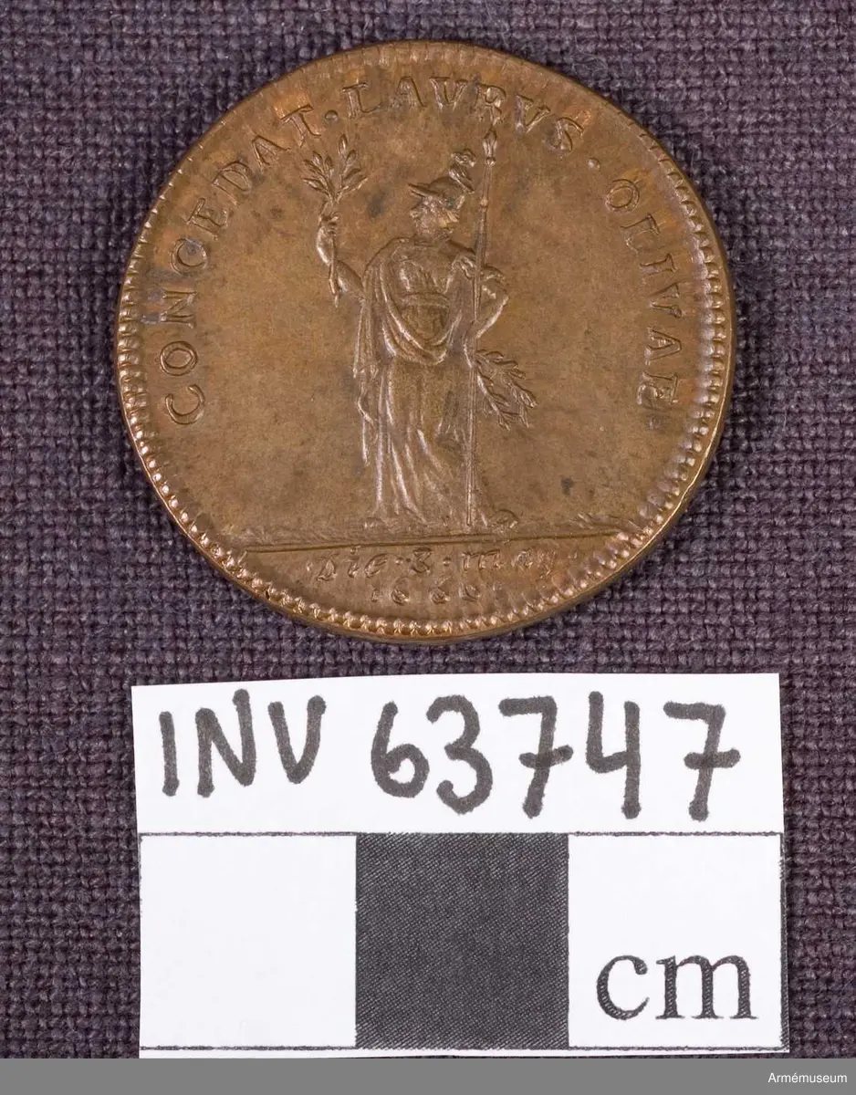 Medalj av 6. storleken. Drottning Hedvig Eleonora. Freden i Oliva den 3 maj 1660. Medaljen är av brons och pärlkantad på båda sidor.

ÅTSIDAN: "HEDEV.ELEON. D.G.REG.SVE". Bröstbild åt höger med pärlsnöre i nackhåret samt mantelveck.

FRÅNSIDAN: "CONCEDAT.LAVRVS.OLIVAE". En stående Minerva i rustning. Den högra handen är uppsträckt och håller en olivgren. Den vänstra handen håller ett spjut och en lagerkrans. I avskärningen "Die 3 maj 1660".