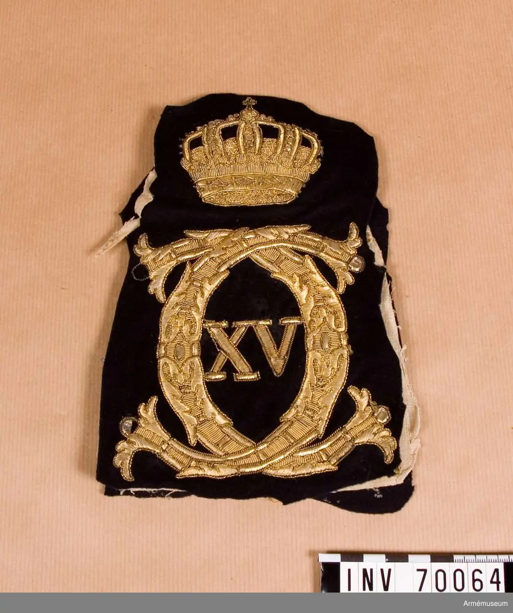 Grupp C I.  

2 st broderade namnchiffer bortskurna från valltrapp m/1859.