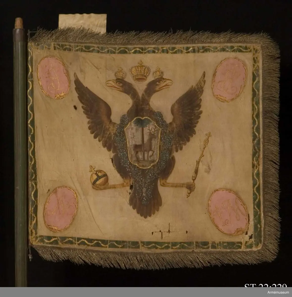 Duk av vitt siden med målad dekor och frans av metalltråd. På båda sidor avbildas den ryska dubbelörnen med andreasorden kring halsen. I de fyra hörnen ovala, rosa medaljonger med guldbård. Runt dukens fyra sidor löper en grön bård med vågigt mönster i guld. På yttre sidan syns St Georg och draken i en sköld på örnens bröst. I medaljongerna kejsarinnan Elisabet Petrovnas krönta monogram i guld. På inre sidan syns staden Elets vapensköld på örnens bröst. De två övre medaljongerna bär kejsarinnans monogram medan de nedre troligen anger kompaniets nummer. På duken är fäst en pergamentslapp med uppgift om att standaret är taget i slaget vid Svensksund 1790.
Duken är fäst vid en tunn järnten som i sin tur är fäst i öglor på standarstången.