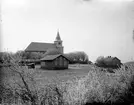 Foss kyrka, sockenstuga och till höger den så kallade kyrkskolan