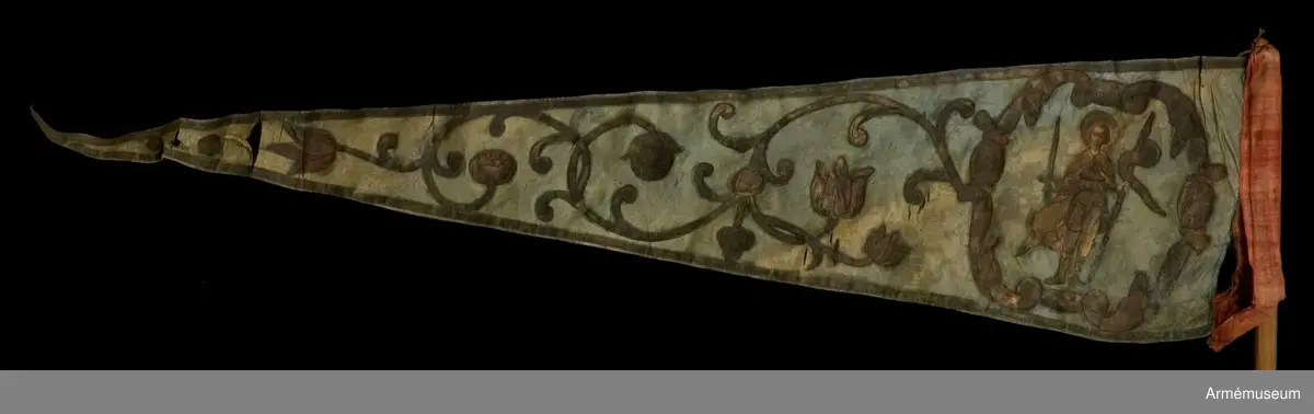 Duk av ljusblå kinesisk sidendamast med målad dekor föreställande helgonet Demetrius av Thessaloniki och slingor av blommor. Strumpa av rött linne.