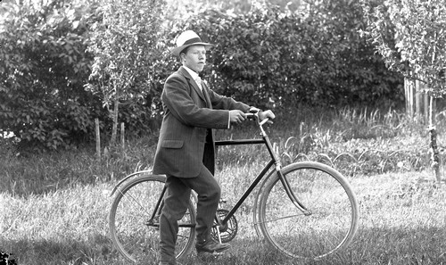 Man med cykel, Kvistrum