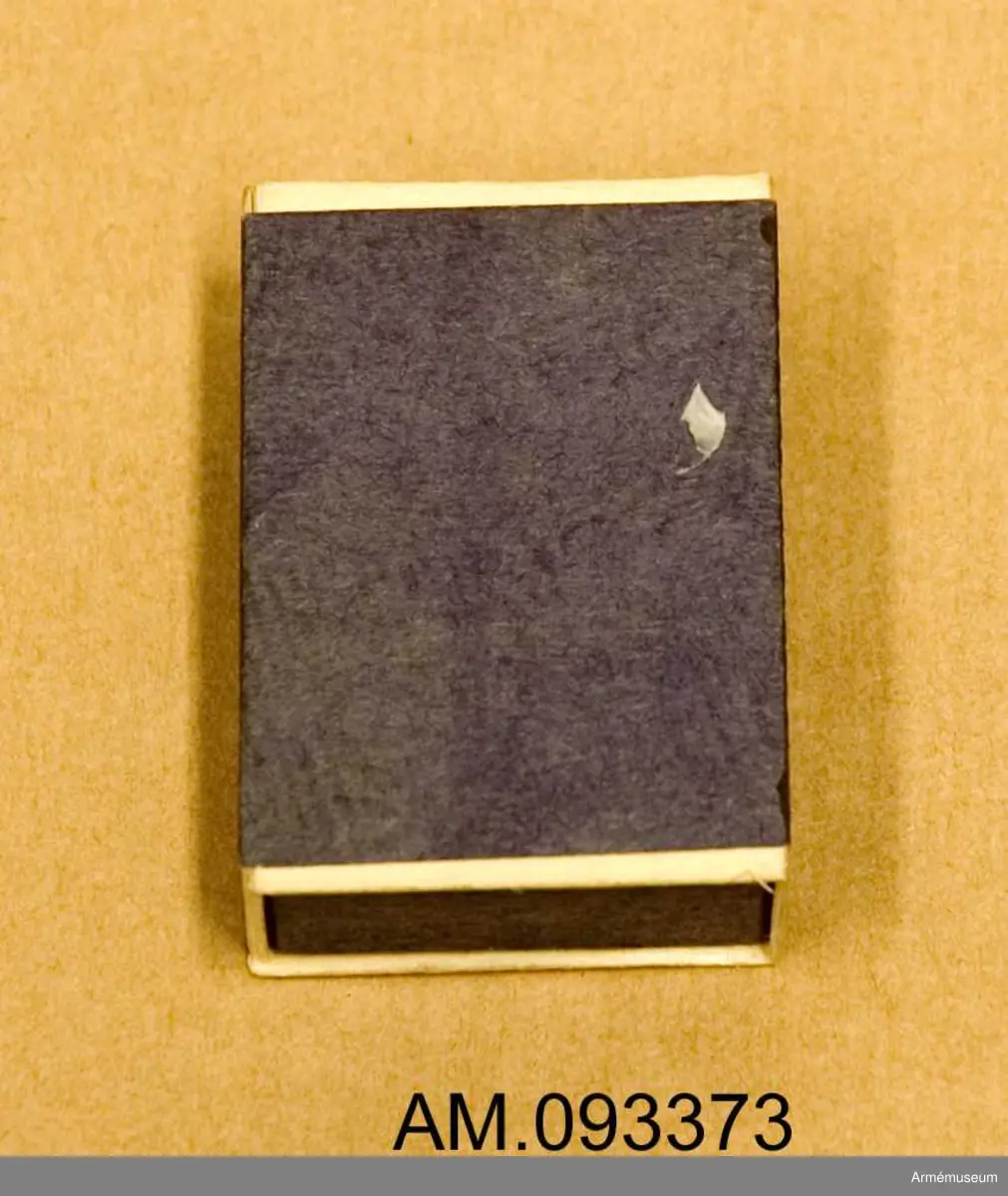 Tändsticksask med motivet Solstickan. Innehåller tändstickor.