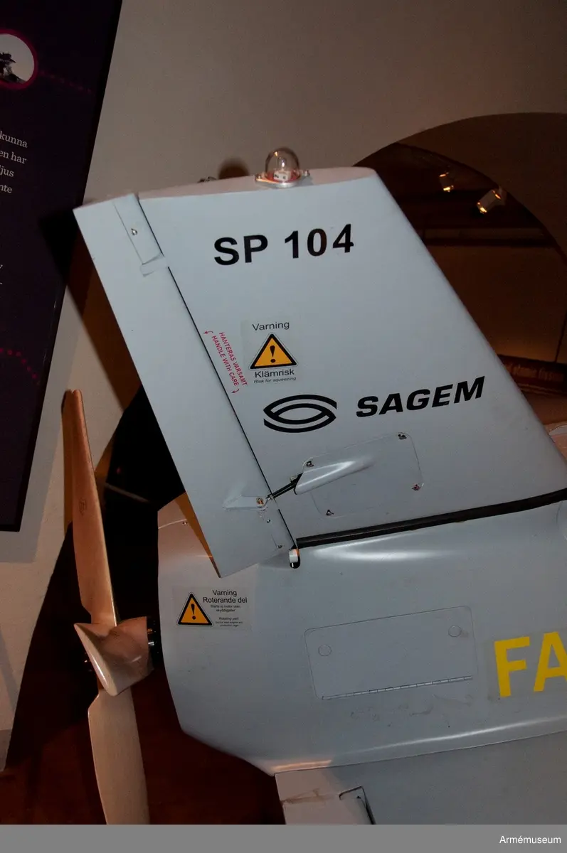 Ugglan är en form av obemannat spaningsplan son har använts av armén under 2000-talet.

Vingbredd: 4,2 m
Längd: 3,52 m
Höjd: 1,3 m
Vikt: Ca 330 kg max
Flyghastighet:150-200 km/h
Flyghöjd: 3 000 m max
Flygtid: 2,5 tim
Räckvidd: 75 km