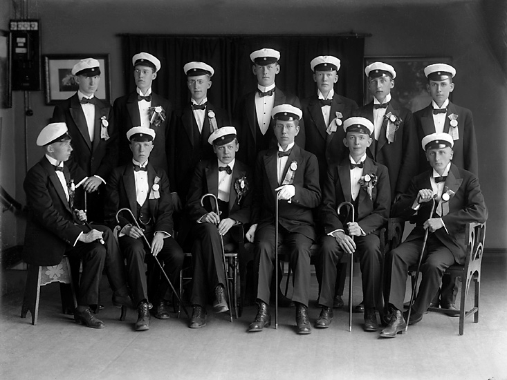 Enligt tidigare notering: "Studentgrupp, 1918."
