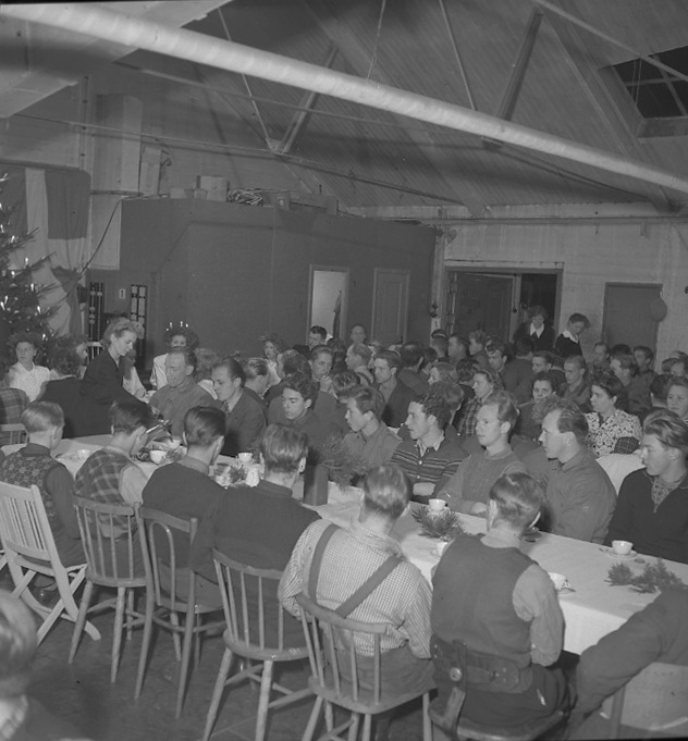 Text till bilden: "Luciafest. Emballagefabriken. 1945.12.13".