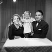 Porträtt av herr Stig Andersson med familj den 26 november 1955.