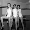 Gymnastikflickorna Lena Rohdin, Ulla Lindström och Ulla Hestner i Huskvarna den 3 maj 1958.