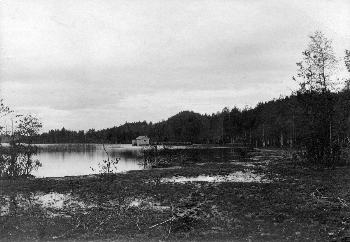 Tenhultssjön i Tenhult med badhuset.