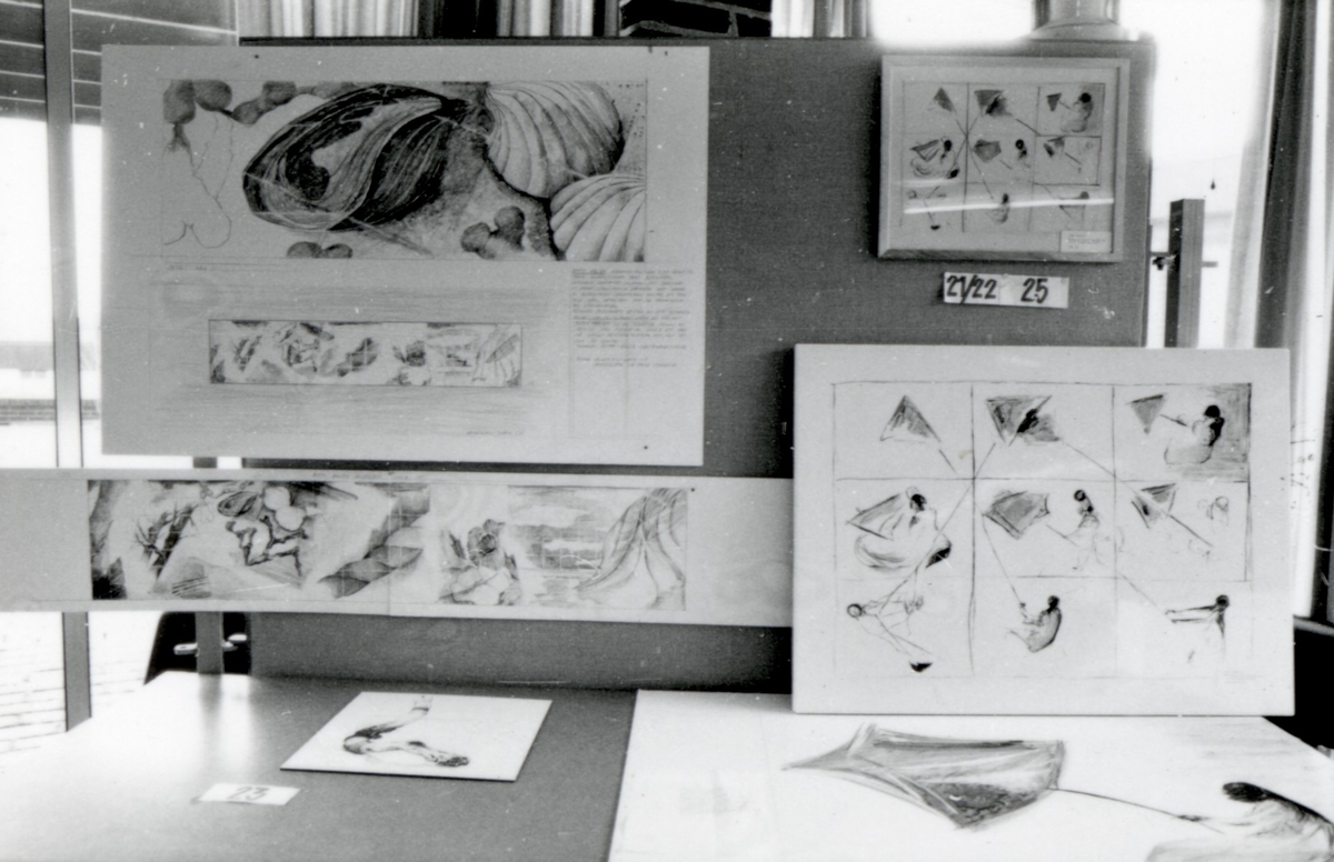 Bidrag till tävling om utsmyckning av Kattegattskolan. Utställning i Söndrums bibliotek mars 1982.
Motivtext foto 1 Text från neg nr H 85:16. Förslag för korridor fr v. Kerstin Trollberg, Laholm (2:a pris), Barbro Jönsson, Halmstad (3:e pris).
Motivtext foto 2 Korridorförslag.
Motivtext foto 3-4 Förslag för Centralkapprummet (skärmvägg mellan cafeteria och entrén). Barbro Jönsson (1:a pris), Thomas Frisk (2:a pris), Maria Lundqvist (3:e pris).
Motivtext foto 5 Thomas Frisk, se neg nr H 85:24 (foto 3).
Motivtext foto 6-10 Bidrag till tävling om utsmyckning av Kattegattskolan.
Motivtext foto 11-15 Bidrag till tävling om utsmyckning av Kattegattskolan.
Foto 1 neg nr H 85:22.
Foto 2 neg nr H 85:23.
Foto 3-4 neg nr H 85:24-25.
Foto 5 neg nr H 85:26.
Foto 6-10 neg nr H 85:27-31.
Foto 11-15 neg nr H 85:32-36.