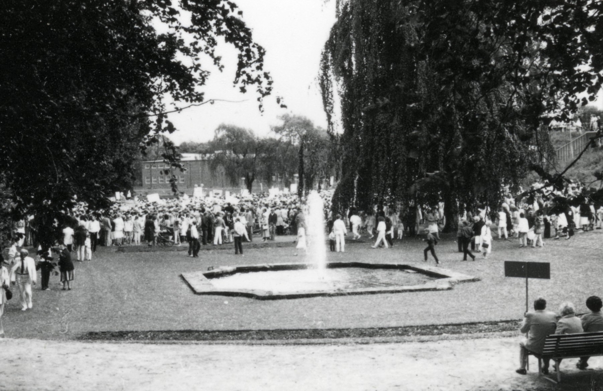 Studentavslutning vid Norre Katts park våren 1983.