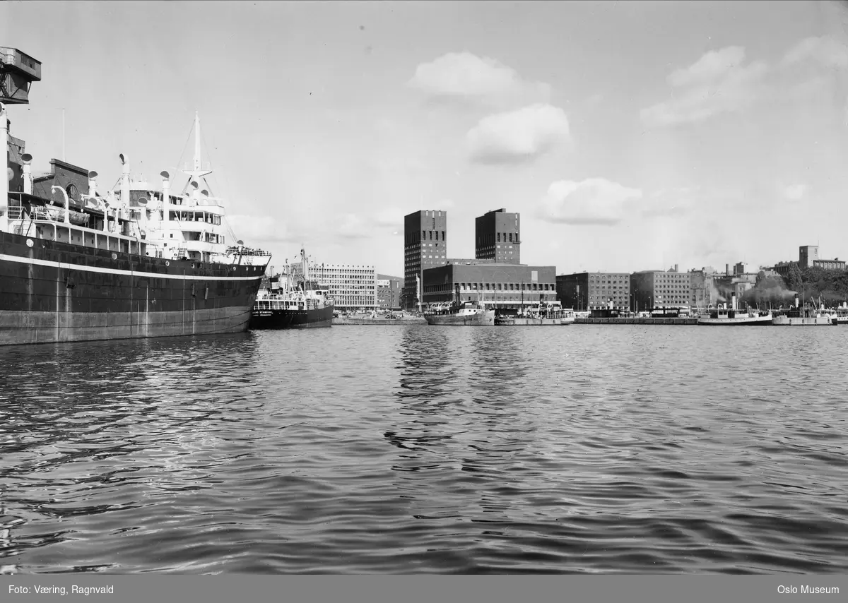 fjord, havn, skip, Stamsund av Stokmarknes, kontorbygninger, Rådhuset