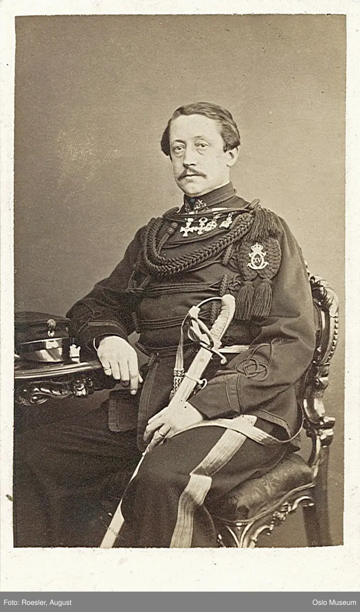 portrett, mann, sittende halvfigur, uniform
