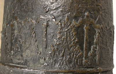 Kanonrör.
Gjutet riksvapen med initialerna G.A.R.S och årtalet 1626. Band med Vasakärvar och akantusblad.