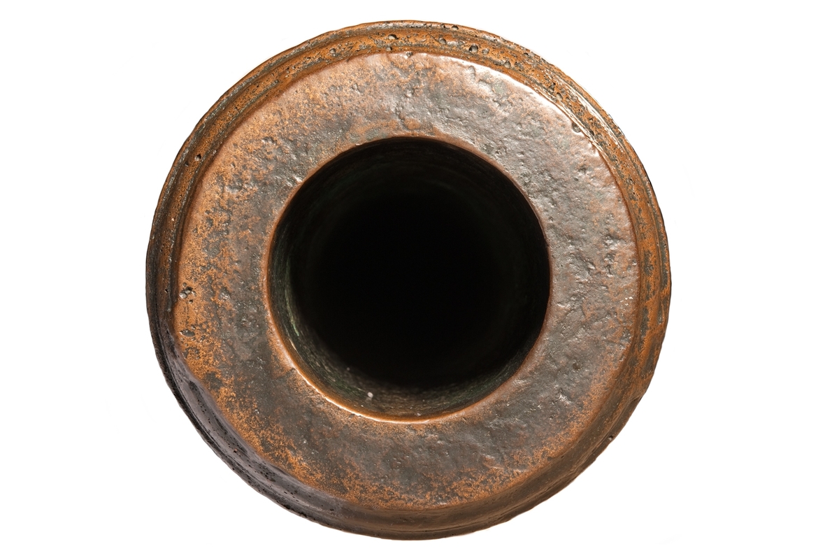 Kanonrör.
Gjutet riksvapen med initialerna G.A.R.S och årtalet 1626. Band med Vasakärvar och akantusblad.