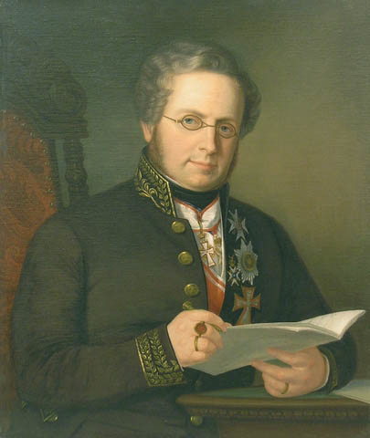 Oljemålning, porträtt av överdirektören friherre H. A. Hamilton. Hamilton var överpostdirektör dvs chef för Postverket 1845-1850.

En mässingsskylt med text: "Frih. H.A. Hamilton Öfverpostdirektör 1845-1850" hör till tavlan.