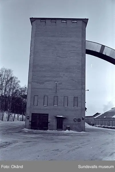 Domsjö sågverk, timmermottagning,barkmaskiner, el-mek-verkstad m.m.