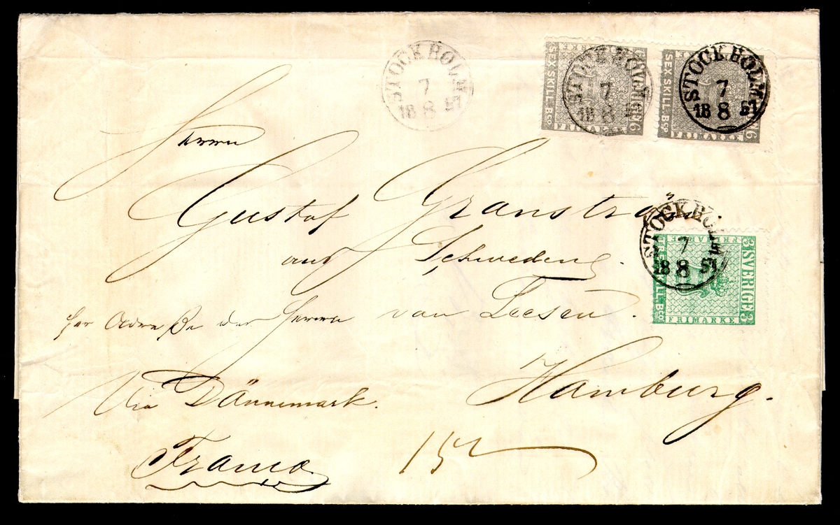 Albumblad innehållande 2 monterade frimärken samt 1 monterat brev
689a + 689b

Albumblad innehållande 1 monterat brev 0689b

Text: Svartgrå, därunder brev från Stockholm 7/8 1857 till Hamburg
12/8 1857 frankerat med 3 skilling banco, blåaktigt grön samt två
exemplar 6 skilling banco, leverans 1-2 grå (ena märket med mycket
mättad färg, närmast svartgrå).  15 skilling banco, enkelt porto till
Nordtyska staterna 1855-1858.

Stämpeltyp: Normalstämpel 10