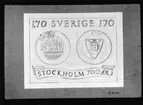 Förslagsteckningar till frimärke Stockholm 700 år, utgivet 17/6 1953. Konstnär: Mark Sylwan. Frimärket med valör 1:70 har motiv av Stockholms äldsta sigill från 1296 och det nuvarande med S:t Erik.
Valör 1:70 kr.